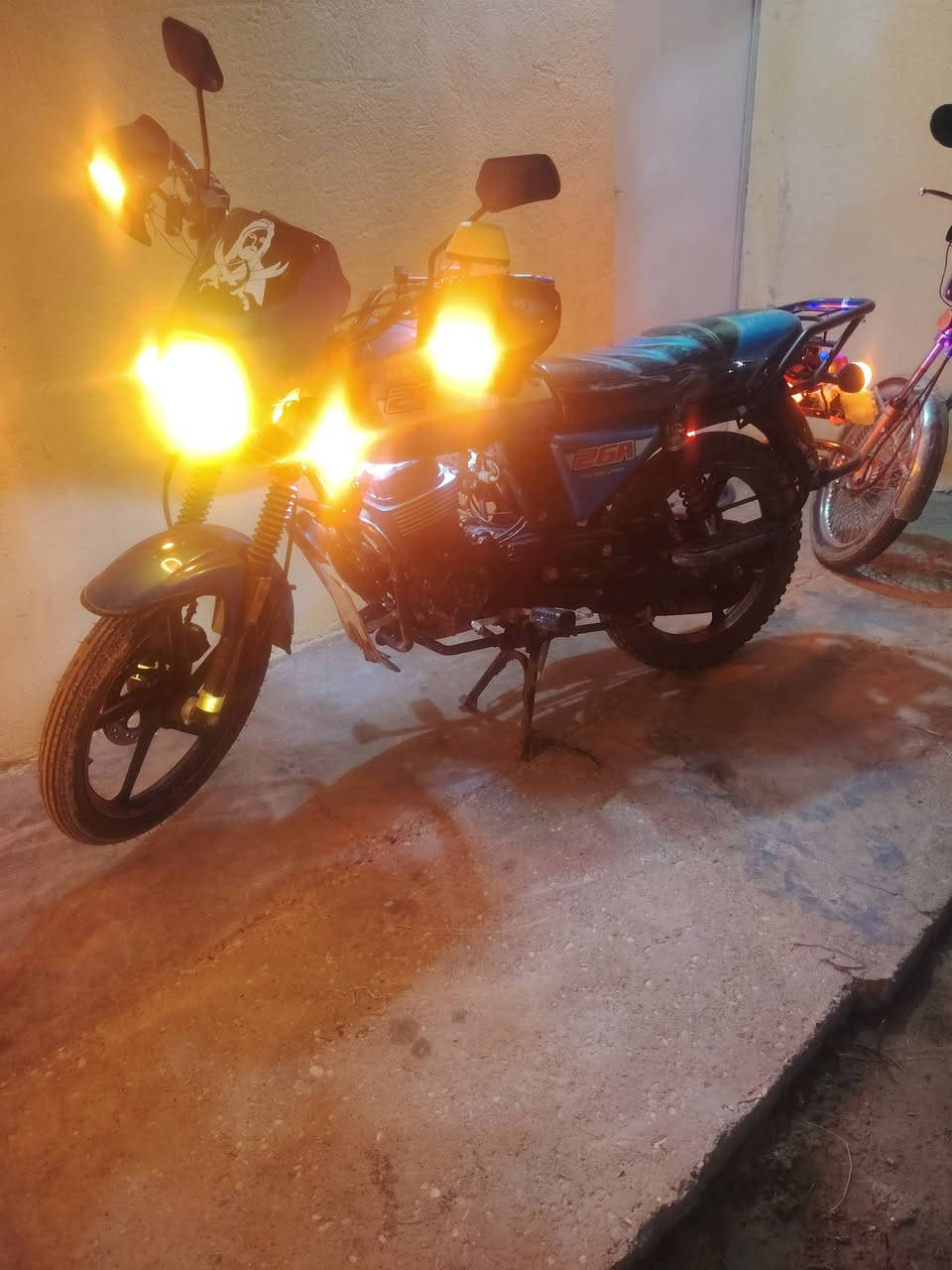 السلام عليكم دايوان موديل ٢١ حجم ١٨ مكينه ٢٠٠ المكينه مكفوله مافتوحه دراجه نضيفه /ملاحظة كماليات مو وياهه و مكاني كوت بتار - - - - اوراق اصولي - - *********** انطي سعر الي بالك يعجبني سعر ابيعلك - - - مو شراي لا تراسلني اسف ع الاطاله.... داجه مامغسوله من مطره 🌧️
