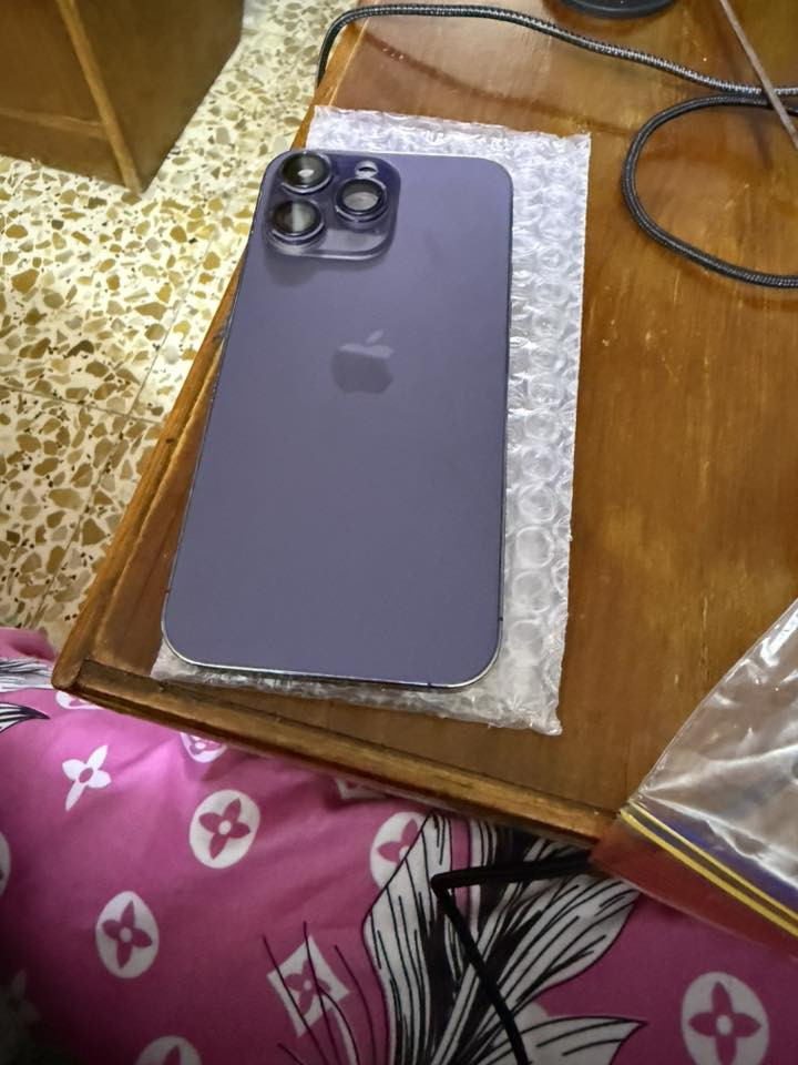 شاصي مع الظهر ايفون 14 برو ماكس
اصلي حتى الظهر ممبدل بدلت التلفون لون ذهبي وهذا الاصلي بقى العنوان بغداد الكرخ 
***********
السعر 70 الف من الاخير ملاحظة اصلي وكالة
