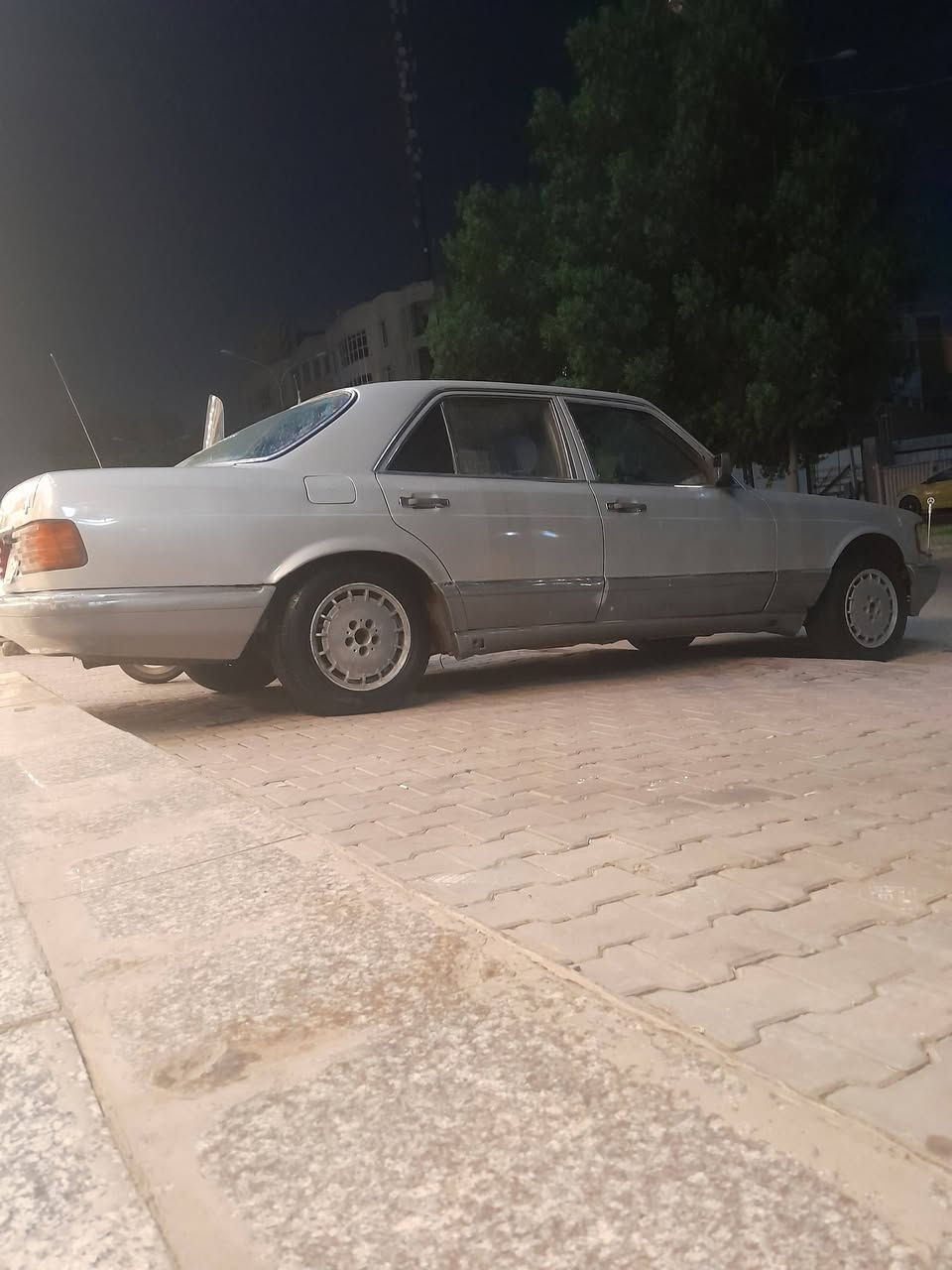 ***********  للبيع او مراوس السلام عليكم جانبو ٨٤ محدث ٩١  كير ومكينه ٣٠٠٠ vvt لاصرف ولا تبخير شلعه اتشك الكاع  تبريد شغال منقص غاز اني اشحنه الك كشرها عضمتها خير من الله مصبوغه جماليه قواعد دبل بلاد لاخياس ولا معمر جام كهرباء الامامي والخلفي جوبي اريل كهرباء اكسل جديد صدر ينرادله شمعات خلفيه والامامي بوشتين وروط ايمن غرفتها ينرادلها ترتيب شويه دكم كشنات ويدات ٢ داخليه
