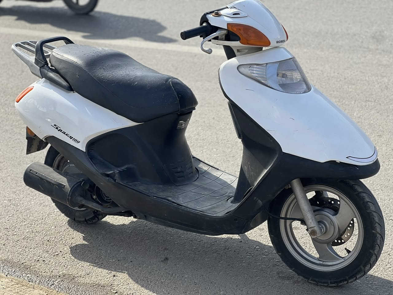 السلام عليكم
سبيسي ياباني الدراجة خير من الله مفتوحة رايمر  وكفارات تجاري بيها شويه نقوصات بسيطه 500وبيها مجال للشراي ***********

مكاني الخاجية شارع اربعين(المو شراي رجاء لا تعبني مستعجل على بيعتها)
