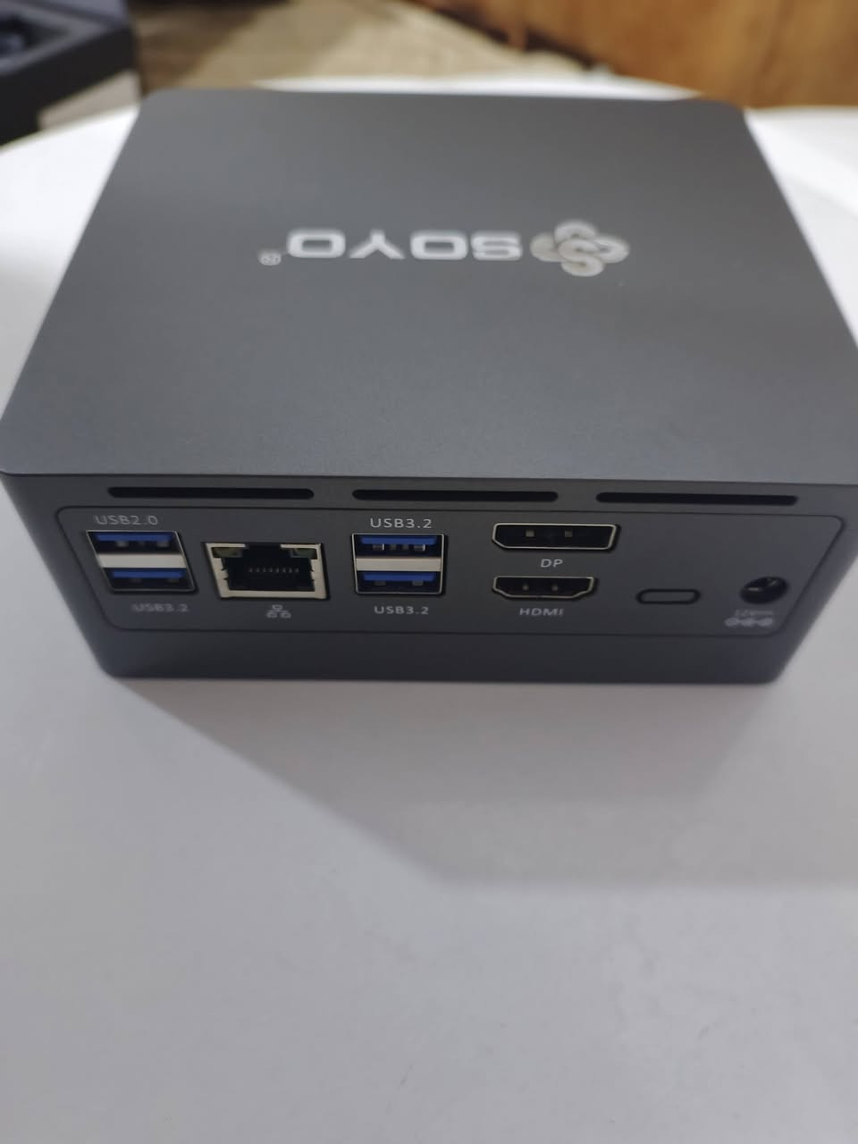 هذا جهاز كمبيوتر صغير (Mini PC) طراز M2 PLUS-8G/256GB/N100-PG، ويتميز بالمواصفات التالية:
يحتوي على معالج Intel N100 (رباعي النواة/رباعي الخيوط، يصل إلى 2.9 جيجا هرتز).
ذاكرة وصول عشوائي (RAM) بسعة 8 جيجابايت.
سعة تخزين 256 جيجابايت SSD.
يدعم الرسومات Intel UHD Graphics.
يدعم نظام التشغيل Windows 11 Pro.
السعر 130 عنواني بصره يوجد توصيل كافة محافظات 
***********
