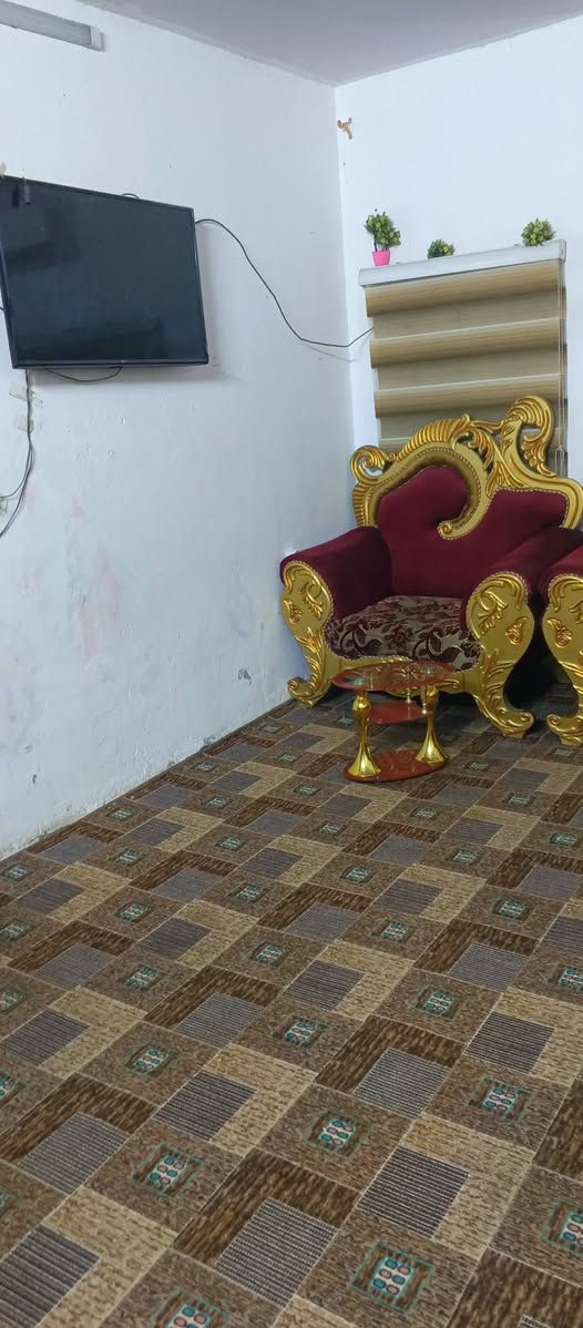 السلام عليكم بيت للبيع أو مراوس بيت أكبر المساحه 80 م علمن البيت ممر طابقين طابو صرف منطقة الاكرمين جوه مطبخ وستقبال اوفوك غرفتين قرب شارع ميزانيه رائد او الشارعين الي يودن على مستشفى طيبه عرض الشارع 15م بيع او مراوس بيت أكبر 150 او 200 وانطي فرق *********** بي واتساب
