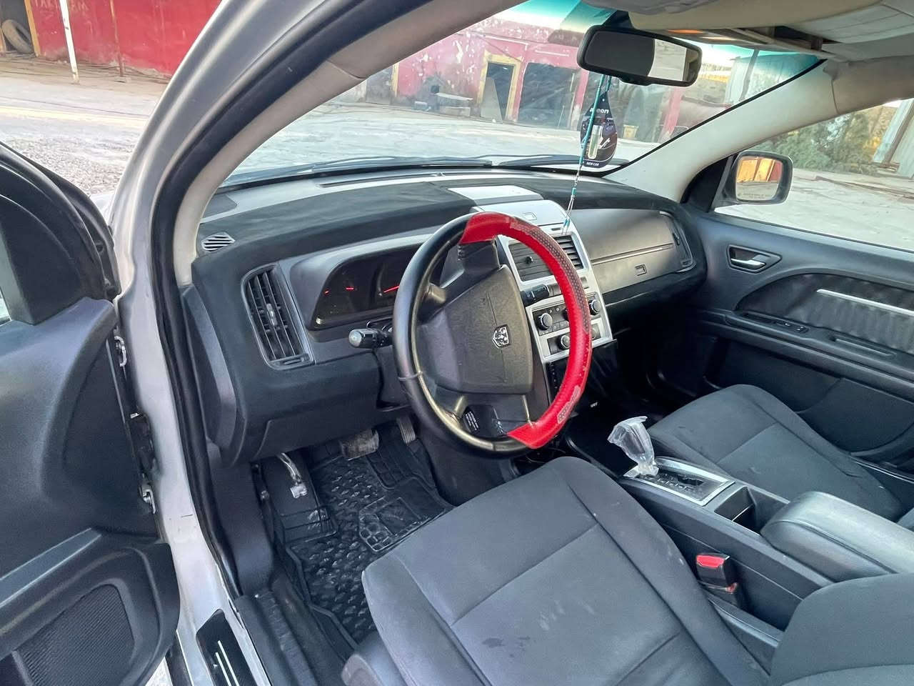 جورني موديل ١٠
٦ سلندر ٧ راكب مكينة وكير كفالة حدادية نضيفة  
بيهه اربع قطع صبغ اثر جراد فقط بدون ضربة رقم سليمانية 
مكانه الديوانية ب٩٠ وبيهه مجال 
***********
