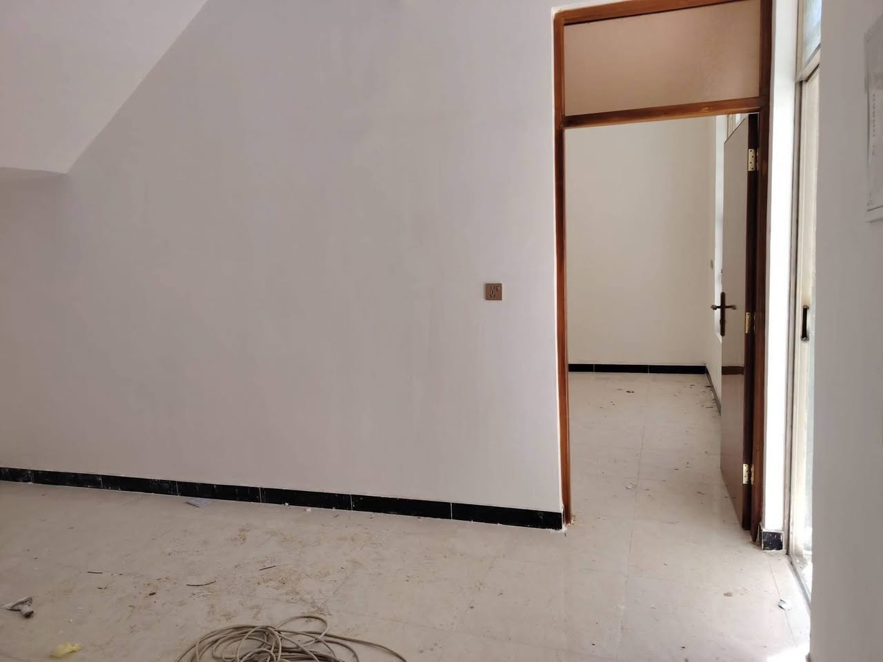 بيت للبيع طابو زراعي قرار ٢٥  المساحه الكليه  ١٠٥ متر بناء حديث كامل الخدمات المدائن خلف أسواق حساني 
يبعد عن السوك والإمام دقيقتين فقط 
للإستفسار أكثر   ***********
