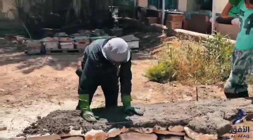 ابو قاسم لبناء الحجر كرسته وعمل 
***********
