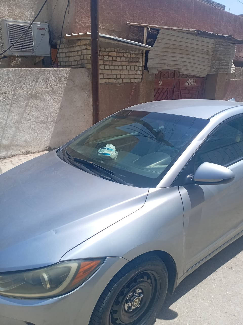 *للبيع - هيونداي النترا 2017*
*المواصفات:*
- *المنشأ*: وارد أمريكي 
- *المحرك*: DOHC 2000cc
- *الحالة*: صدر أمامي وخلفي جديد، المكينة والكير خير من الله
- *الإضافات*: شاشة أمامية، حساسات، ستيرن شفتات، إنارة

*الملاحظات:*
- السيارة مصبوغة حزام تجميلي فقط
- بدون أي دواخل
- كفالة من الجفّة والقص

*السعر*: 110 ورقة = 11,000$


**إذا كنت صاحب هذا الإعلان وتريد حذفه لأي سبب، رجاءا أرسل رسالة إلى الدعم الفني**