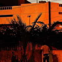 بيت 300 متر محله 827 بخدمي السريع مقابل باجه ابو طلال بسعر ارض  للتواص...
