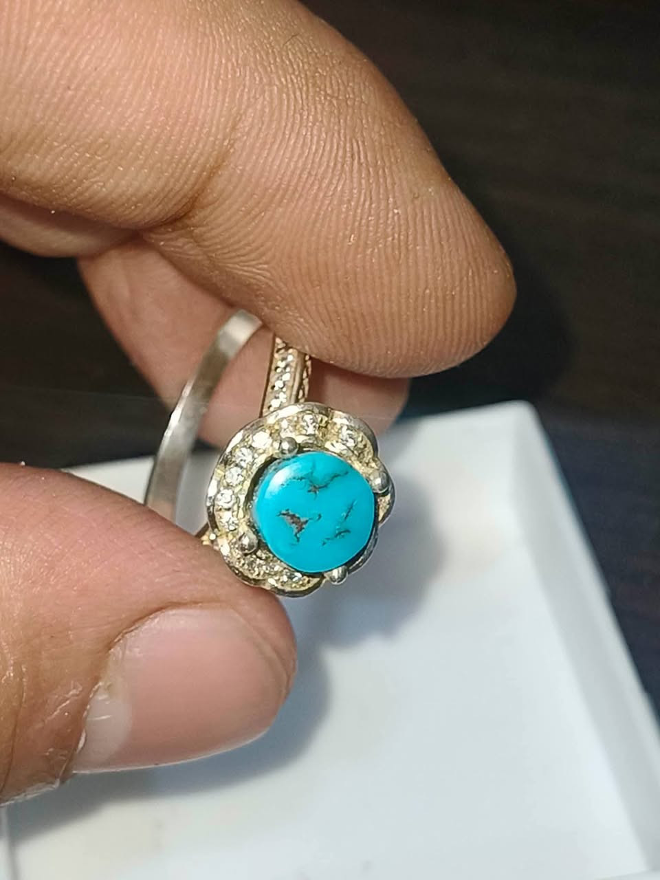 بسم الله ماشاء الله
خاتم فضة حريمي عيار 925
متوج بحجر فيروز سيناوى طبيعي 
مقاس ١٧ 
السعر خاص 
واتس اب 01229890666


**إذا كنت صاحب هذا الإعلان وتريد حذفه لأي سبب، رجاءا أرسل رسالة إلى الدعم الفني**