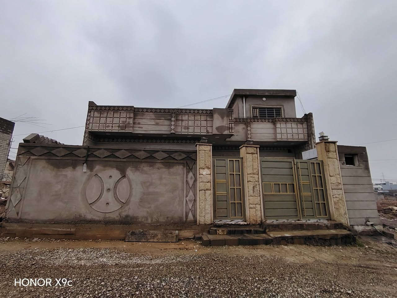 🏠 دار للبيع في حي القوسيات، خلف معمل غاز التوفيق.
- المساحة: 180 متر
- فول كامل
- يتكون من:
- غرفتين نوم
- هول
- استقبال
- مشتملات
- مطبخ
- كراج
- الاتجاه: قروب ☀️
- خدمات:
- ماء
- كهرباء
- التبليط: 30 متر
- البناء حديث
- كاشي سرميك، سقف ثنوي، فول كامل
- وجهاً: 12 متر
- نزال: 15 متر
- سند زراعي نموذج 25 حق التصرف، سند أبيض
- وصل بلدية
- السعر: 65 مليون، قابل للتفاوض

للاستفسار:
- ***********
- ***********
