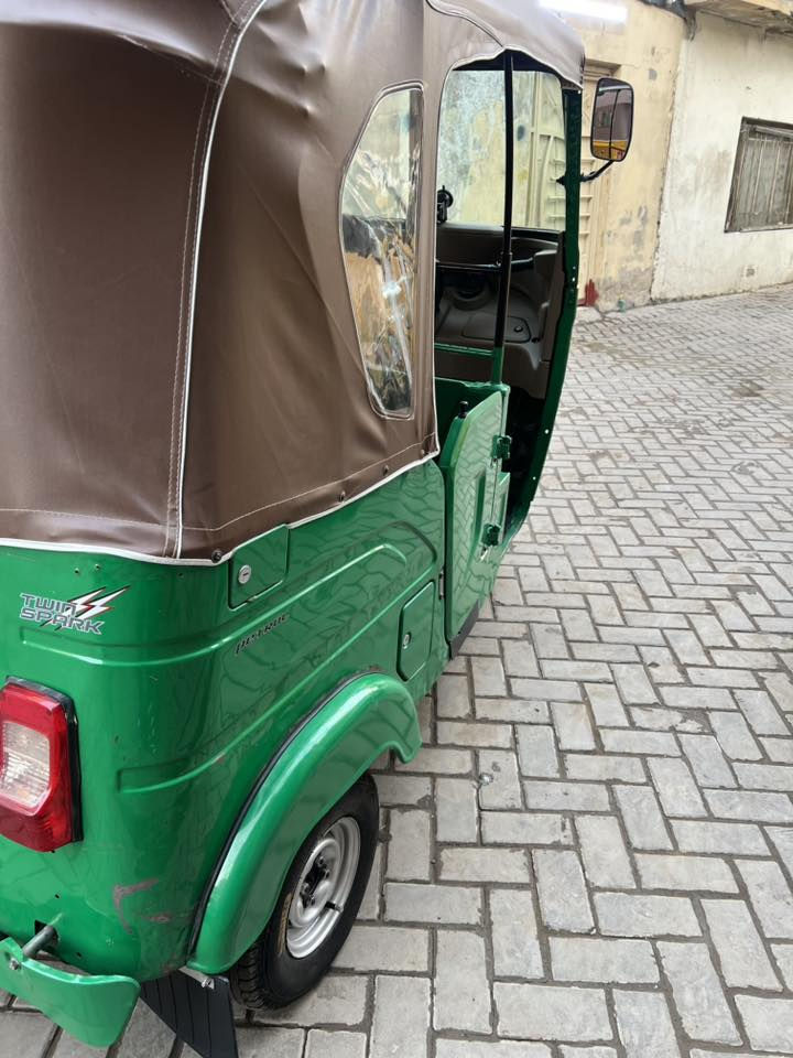 موديل 22 شهر 9 مكفوله عده كم طخه وره ضربه خفيفه راجعه مكان مدينه الصدر اتصل ***********
