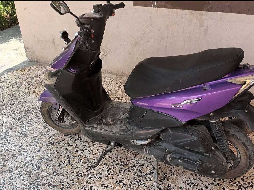 موطور للبيع FS صيني نضيف كلشي مابي محرك مامفتوح كلشي شغال بي
فقط باتري تعبان 
مكان الحساويه 
***********
