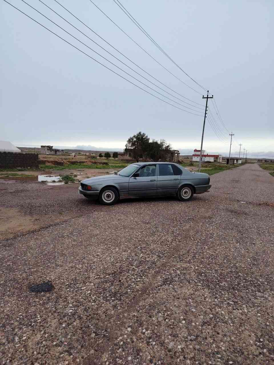 السلام عليكم للبيع او مراوس بيئم حجم 730موديل ٩١سلايت طكتين محرك وكير مال كصه شرط صدر تخم تاير جديد كهربائيات كلها شغاله تبريد تدفئه شغال جاهزه من كلشي سنويه خضره شرط التحويل من الشرعي  هاتف***********مكان السياره مفرق الشرقاط السعر ٢٥
