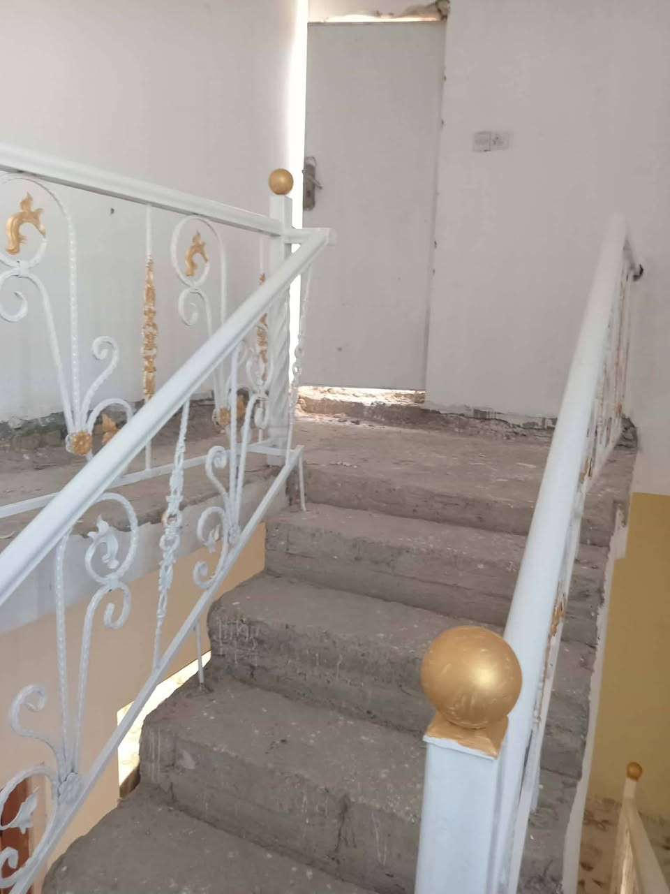 السلام عليكم
للبيع.. حي الحكيم
.. شارع الضلال
مشتمل المساحه ١٢٥ م
البناء طابوق السقف صب
 طابق واحد استقبال وهول داخلي وغرفه ومطبخ وصحيات
السعر المطلوب ٢٥ وقابل للتفاوض
للأستفسار***********
***********
