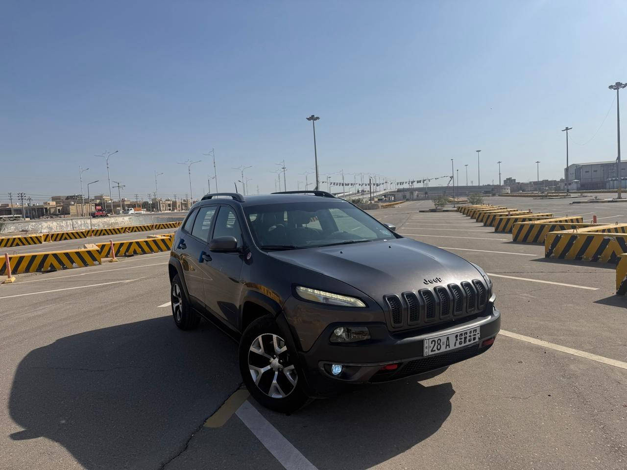 السلام عليكم
جيب شيروكي بزون تريل هوك فول مواصفات( 2018 )
للبيع فقط ب 145ورقة بدون مراوس
 رقم نجف باسمي تحويل مباشر
مكانه في العماره 

المواصفات 
...........................
دفع رباعي 4x4
محرك 4سلندر 2400
وضعيات قيادة متعددة
هندبريك بصمة
شاشة جبيرة
كاميرا دوارة
حساس خلفي
كشن السائق كهرباء جلد حاضنة
كشن تدفئة تبريد
كشن ميموري خزن حركتين
فتحة سقف على طول السياره
رادار مري جانبي
اشارة مري جانبية
مري قلاب عند الرجوع 
شفتات ستيرن
تاير صحراوي جبلي
جنطة كهرباء 
جنطة بصمة ايظاً 
تشغيل عن بعد
ابواب بصمة
سبير ويل جديد
هوكات سحب امامي وخلفي.
صور الحادث بالمنشور 
مكاني ( العماره قطاع شارع المدارس) للاستفسار اكثر
رقم الهاتف 0770557223


**إذا كنت صاحب هذا الإعلان وتريد حذفه لأي سبب، رجاءا أرسل رسالة إلى الدعم الفني**