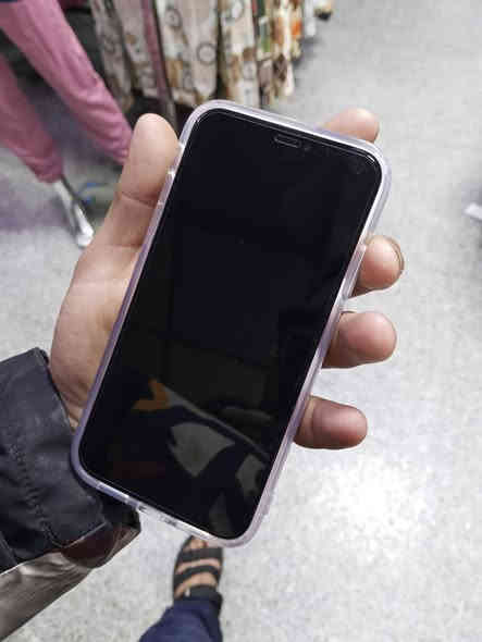 ايفون 11 ذاكره 128 فيس إيدي شغال بطاريه 79كله بلاد ولوك مبدل شاشه اصليه من ابل
سعر 200 ألف وبيها مجال بسيط 

***********
