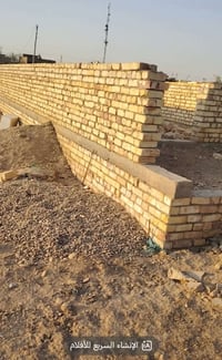عندي قطعة ارض مهيكلة ارتفاع 15 ساف طابوق للبيع مساحة 75 ركن مقابل ساحة...