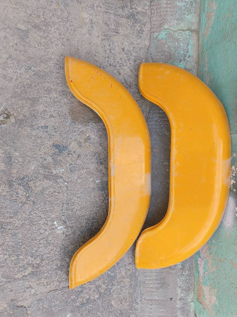 سلام عليكم
تايرات للبيع 
چاملاغات للبيع
ولاويات زوج للبيع 
وچادر للبيع 
‏‪***********‬‏
