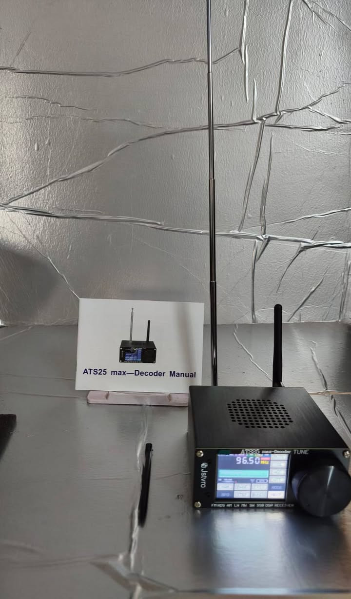 📻 أطلق العنان لعالمك مع وحش الاستقبال: ATS25 max-Decoder! 🌍
​هل تحلم باختراق الحدود وسماع العالم من غرفتك؟ هذا ليس مجرد راديو، بل هو بوابتك لكسر المسافات! يُعتبر هذا الجهاز حالياً من أهم وأقوى أجهزة الاستقبال الحديثة في عالم الراديو، مصمم خصيصاً ليمنحك تجربة استكشاف لا مثيل لها.
​🔥 لماذا يعتبر اقتناء هذا الجهاز حلماً لكل هاوٍ ومحترف؟
​🌊 سحب إشارات عابر للمحيطات: بقوة سحب أسطورية وحقيقية، يمكنك التقاط البث من أقاصي الأرض! استمع للإذاعات من الصين، وما وراء المحيطات بوضوح تام وكأنها تبث من مدينتك.
​🔐 فك تشفير SSB المتقدم: الميزة الذهبية لهواة الراديو. التقط وفك تشفير إشارات الهواة (SSB) بدقة متناهية واكتشف عالماً كاملاً من الترددات والمحادثات التي لا تلتقطها الأجهزة العادية.
​📡 تغطية عالمية جبارة: مدعوم بهوائي تلسكوبي عالي الكفاءة، جاهز لسحب إشارات (SW, MW, LW) بأقصى قوة ممكنة.
​🎛️ تكنولوجيا DSP لنقاء استثنائي: معالجة رقمية متطورة تضمن لك صوتاً نقياً وتلغي التشويش، مهما كانت الإشارة بعيدة أو التردد معقداً.
​⚡ قوة حقيقية وأداء خالص!
إذا كنت تبحث عن القوة، الدقة، والاحترافية في سحب الترددات وتحليلها، فإن هذا الجهاز يضع العالم بأسره بين يديك.
​🛒 لا تدع المسافات تقيدك.. اقتنِ قوتك الآن - اطلبه اليوم وعش متعة الاكتشاف! 🚀
السعر 125 الف مع التوصيل


**إذا كنت صاحب هذا الإعلان وتريد حذفه لأي سبب، رجاءا أرسل رسالة إلى الدعم الفني**