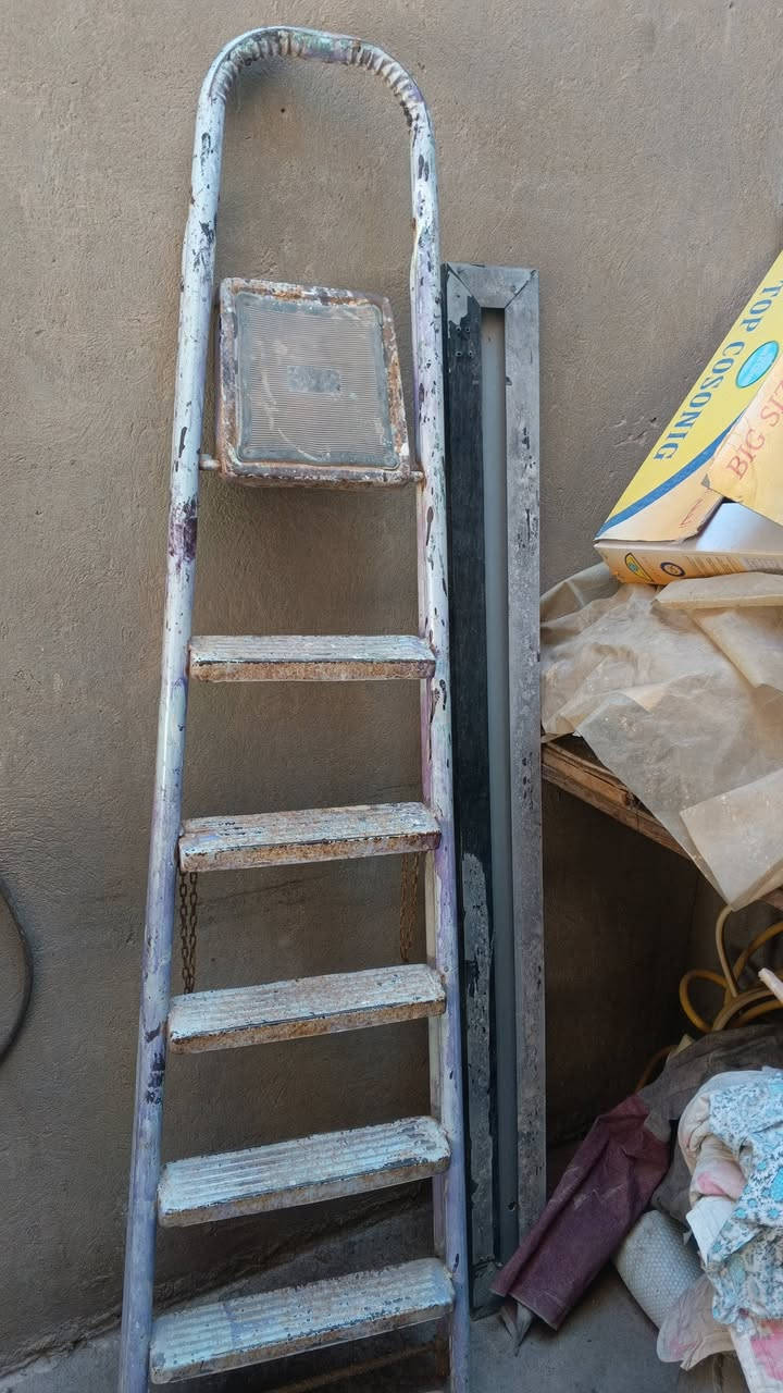 للبيع مبردة برفاب حجم الكبير والحجم الوسط وتنور كهربائي وزاوية صاج وبوفية قوية خشب صاج درج حديد مكاني نجف حي المكرمه كلمن وسعره الاتصال او المراسلة على الرقم ***********
