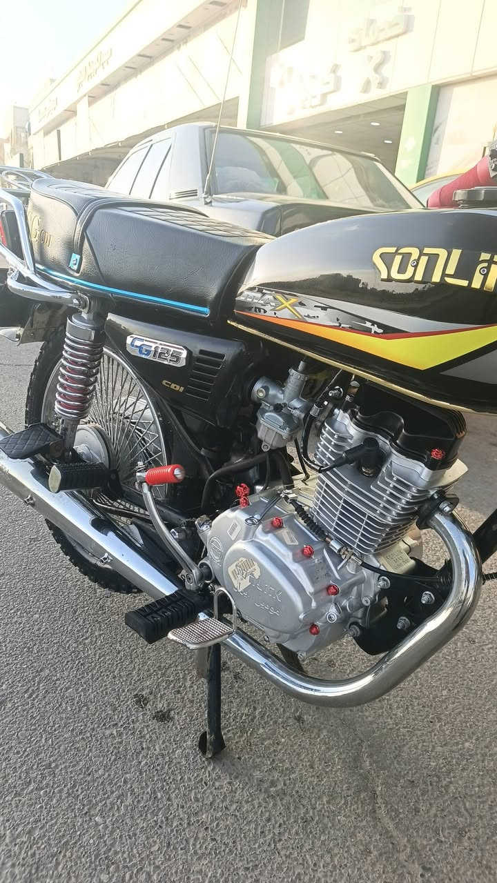 سلام عليكم 🇮🇶
للبيع او مراوس 🏍تايكر سونك    4 كير باب اول محرك طبكه ذهبي 💛
دراج خير من الله كل عيب مابيه جانت متروكه 
محرك كبس شرط ممفتوح ✈️
كهربايات كله شغال 
منفيس عقد اوراق كامل 
تايرات كله جديد كل نقص مابي 🌸
سعره 525 بي مجال بسيط 
***********
