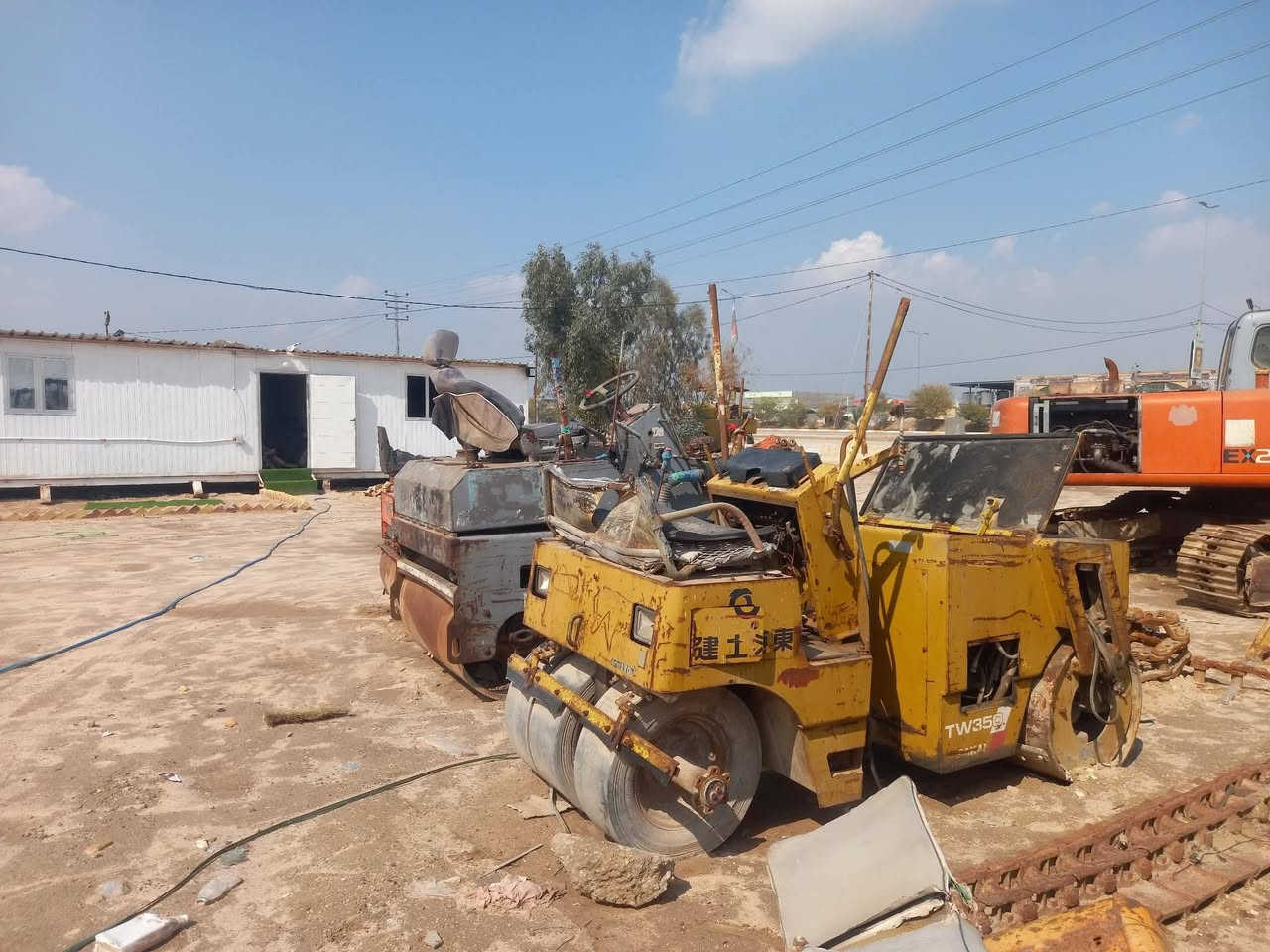 السلام عليكم للبيع حادلات عدد_٣_العنوان كربلاء المقدسه طريق كربلاء نجف عمود٩٧٣ رقم ***********
