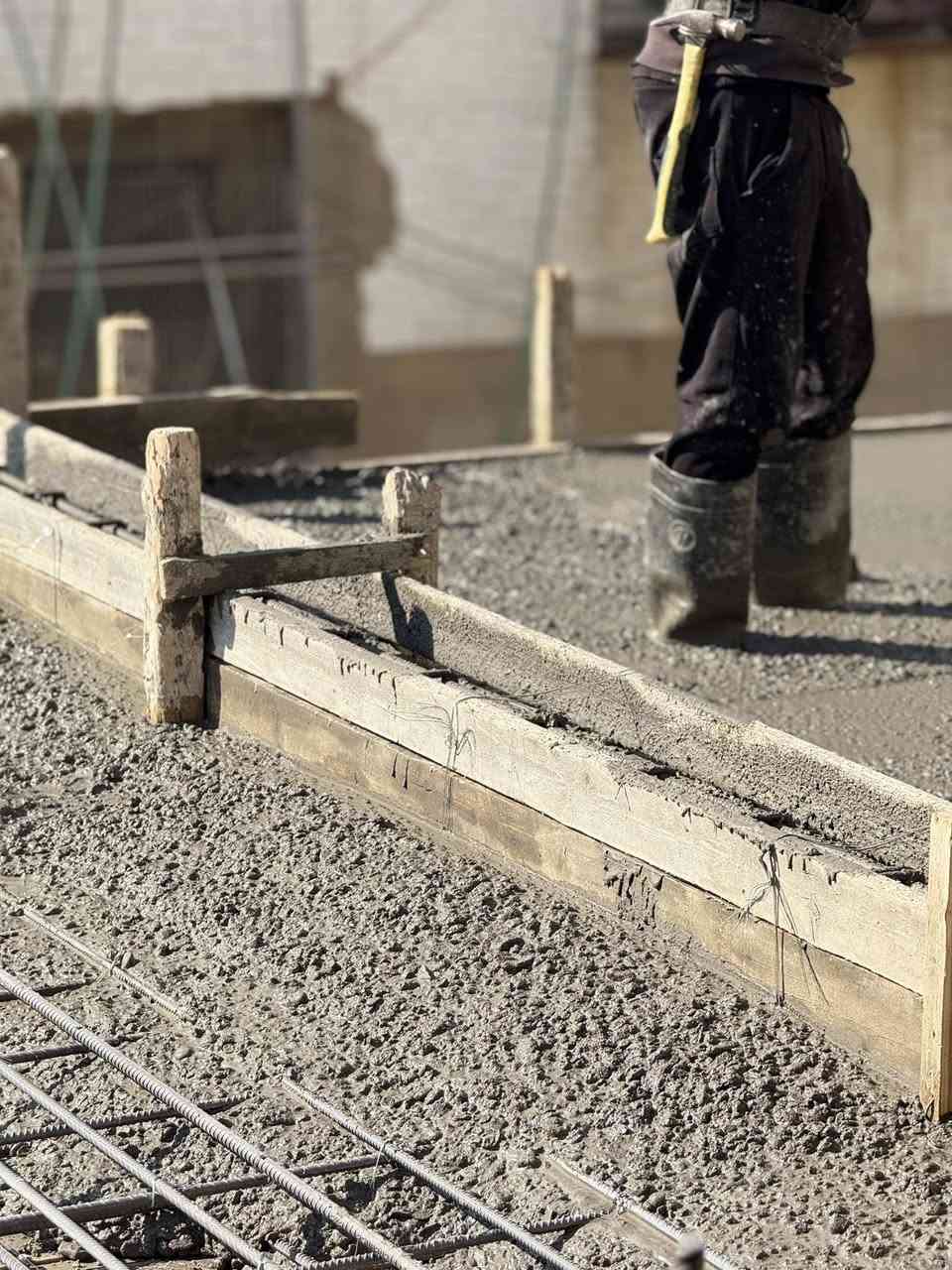 اللهم صل على محمد وآل محمد
تم بحمدلله صب سقف منزل في منطقة جمعيات الخليج العربي للعم المقاول وصفي الشمخاني تم الصب بقوة انضغاط C35 حقيقي

#للصب_المركزي_الجاهز في محافظة البصرة 

بنسب وكميات صحيحة ١٠٠٪؜

المواد مفحوصة مختبرياً 

المواعيد دقيقة وثابتة 

خبط درجة اولى ونسب حقيقية 

للتواصل                    ***********

حسين المنصوري #للكونكريت_المركزي_الجاهز
