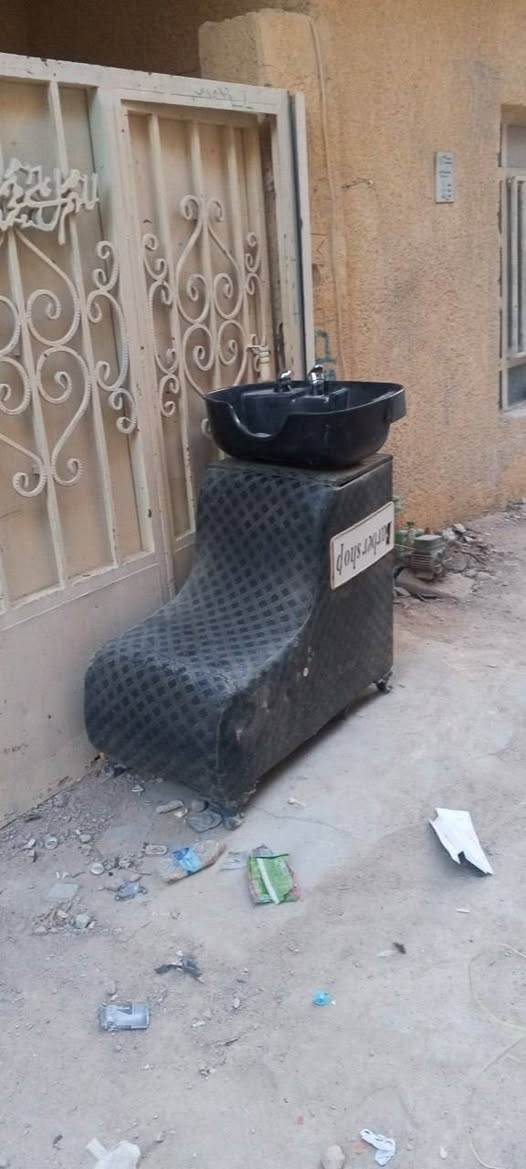 للبيع مغسلة حلاقة (حوض غسل شعر) مستعملة
بحالة جيدة، كاملة مع الخلاط والرشاش.
مناسبة للحلاقين وصالونات التجميل.
السعر: 75,000 دينار عراقي (قابل للتفاوض بالمعقول).
للاستفسار ***********
