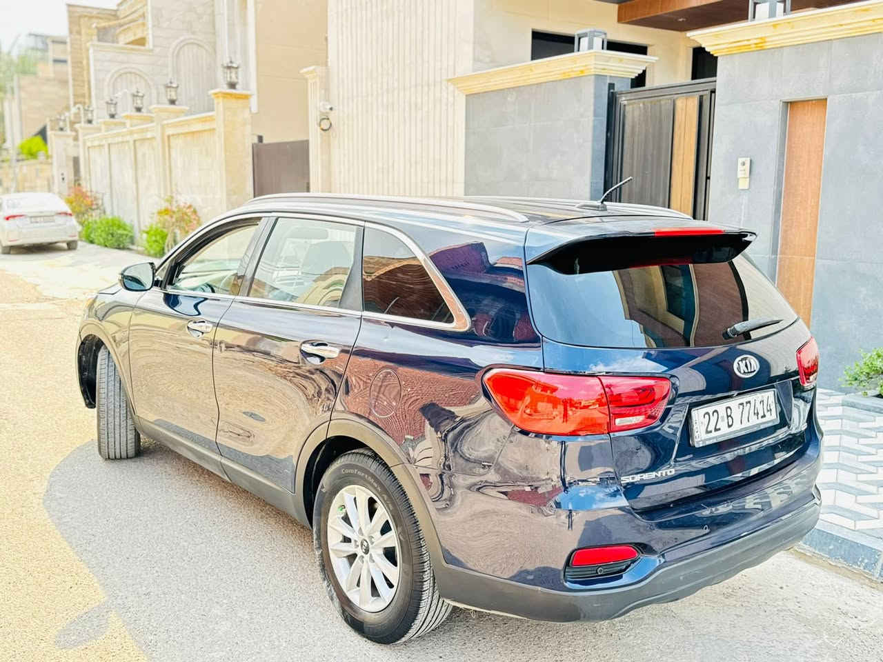 السلام عليكم .للبيع

سورنتو ٢٠٢٠ وارد امريكي
  
 السعر  147 بيها مجال 

***********

رقم اربيل دولي باسمي تحويل باسم المشتري
حادث جاملغ وبنيد
بيها بابتين كلير من امريكا 

مكان السيارة بغداد

المواصفات 
مكينه 4سلندر

كير ٨ سرعات

عداد المسافة 

شاشه كبير 
كامره دواره 
اربع انظمة قيادة
تحديد مسار 
7 راكب 
مانع  انزلاق
*  
صور الحادث مرافقه المنشور
