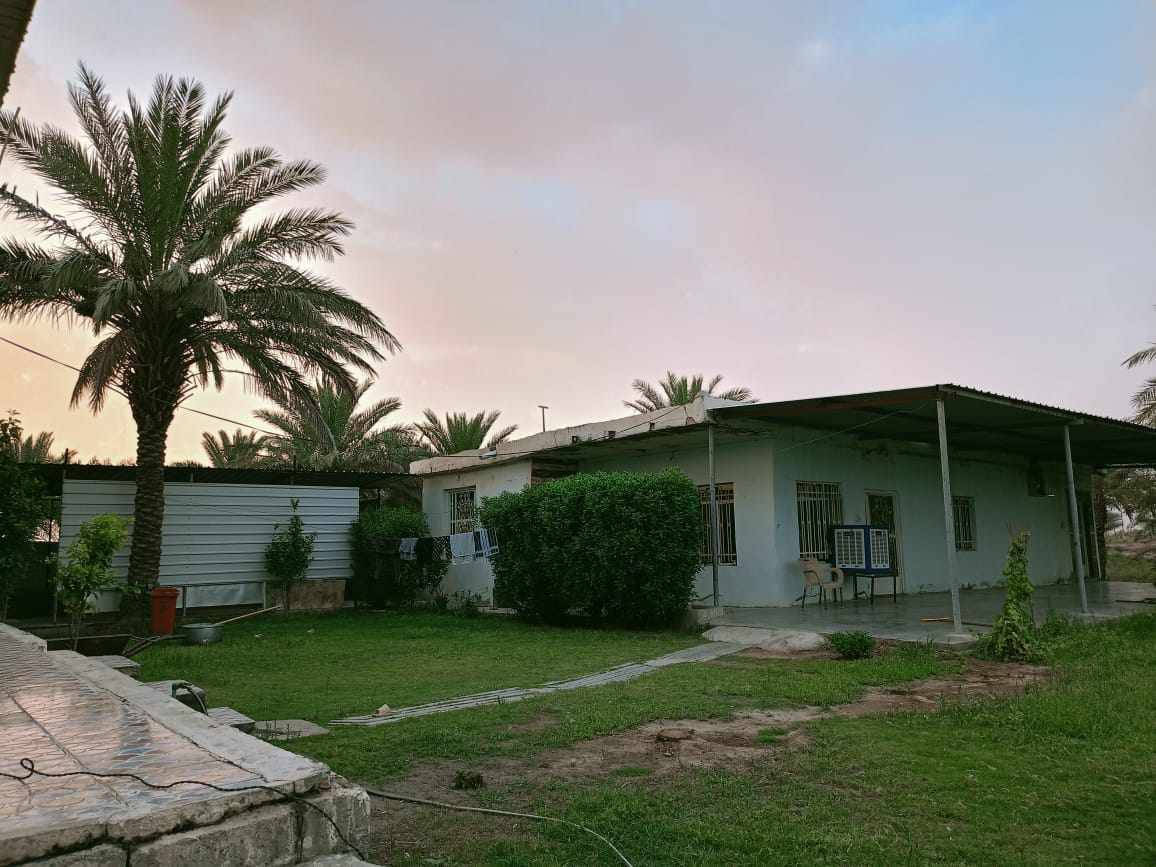 ٢ دونم طابو سند ٢٥ تحويل مباشر وجه شارع العام طريق بغداد كوت واسط عزيزية  الوجه ٤٠ متر كافت الخدمات متوفره***********
