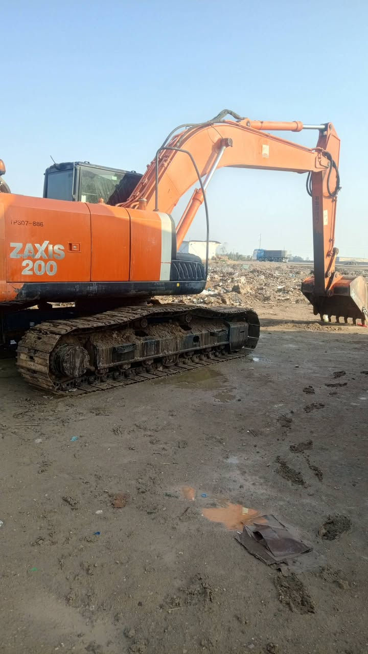 حفاره ست ثري  لبيع مكينه مكفوله مشتغله ،7000ساعه السعر 3شدات و40 ورقه  دخول جديد ***********     ***********
