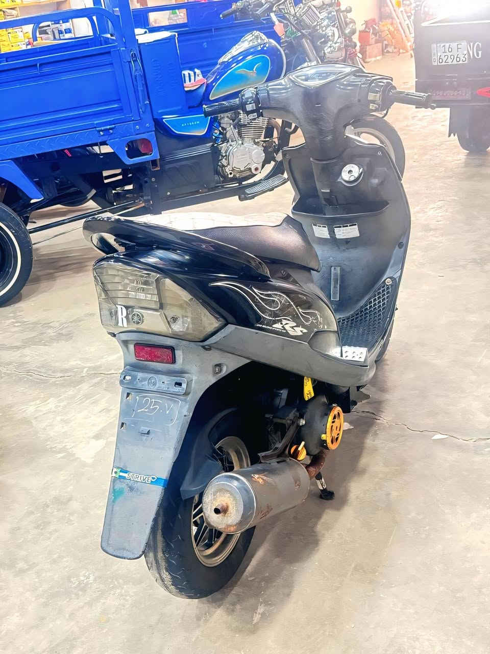 السلام عليكم
دراچه ماگس عدله للـبيـع دراچه رمبه صارلهه3اشهر من نازله ومگفوله من كلشي برغي مامفتووح بيهه نكره سلف كهربائيّة شغاله كلشي شغال ماعيزه اي شي عل وضعهاا مال لبلاد..!! 

مكاني الدوانيه الحمزة الشرقي 

    ألسعر خاص والموو شراي لا يتعبني رجااان    
     
              وهاذه رقمي ﴿﴿ *********** ﴾﴾

متوازي عل بيع...!
