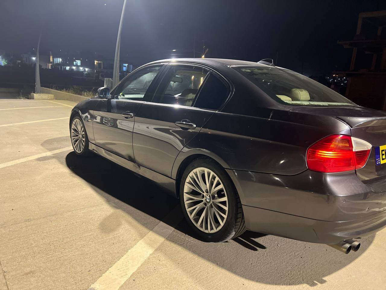 bmw  e90
مۆدیل 2005
مەکینە 325
گێڕ تۆماتیک دەبڵ گێڕ 
بەسمەو سوکان ڤۆلیۆم 
شەش ئێرباگ چوار جام کارەبا
مەنەفێست ئەسڵی ئیبرایم خەلیل
حەسەی دواوە ناوزەرد 
کوشن جڵد 
چوار ویلو تایەی لۆکی لەژێرە 
ئەی بی ئێس بەشەرت تراکشن 
بێ دەحموو لێدراو سەقفی بەشەرت بۆیاغی نیە 
گێڕوو مەکینە بەشەرت 
سارەکە فول فولە بەس سڵایت نیە
نرخ 31 محامەلە 
ژ.م *********** رانية, السليمانية

