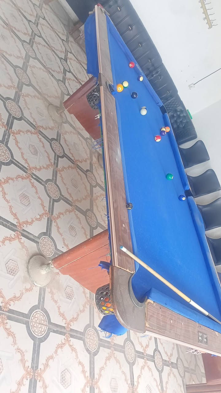 سلام عليكم ميز للبيع مكان واسط كوت كامل كيوب واحد وطوبات سيت جديد
وفرشه جديده نقص بي بس صفحه ديكور والبقيه موجودات السعر 400 وبي مجال قليل رقم ***********
