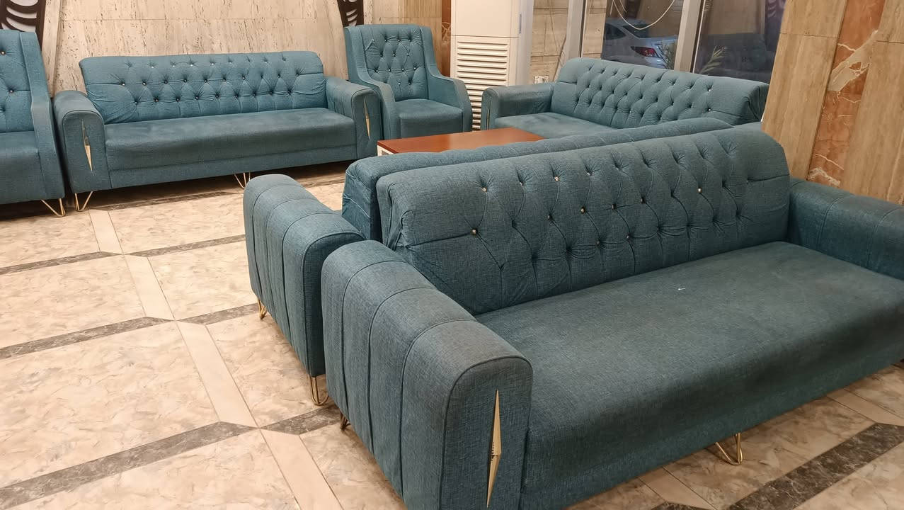 42مقعد قنفات للبيع
للتواصل***********
