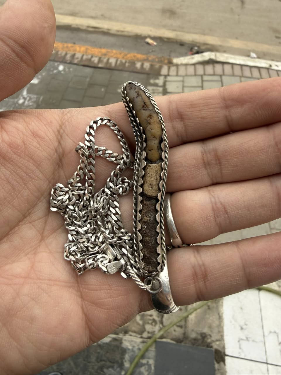 السلام علكيم / عرج قديم مصور افعه كامله 
طاقات قويه جدا
يوجد توصيل لجميع المحافضات
***********واتس
