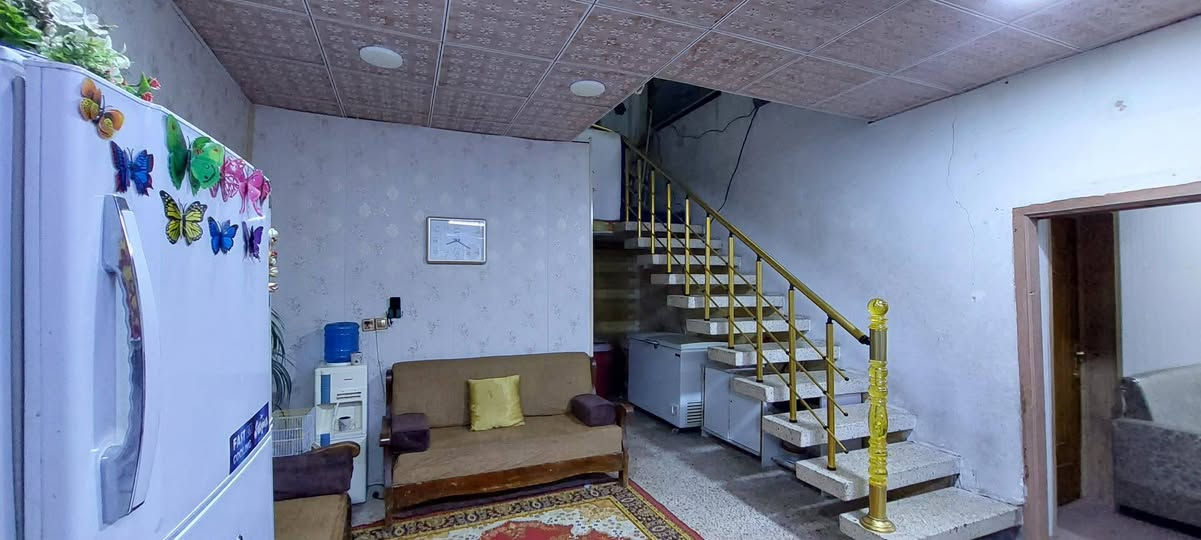 وين الدلالين عندي بيت لبيع
للبيع بيت مساحه 200متر ركن الطابق الاول استقبال مع هول مع غرفه نوم وصاله ومطبخ مع الصحيات وحديقه  أما الطابق الثاني اثنين اسويتات كل سويت يحتوي على غرفه نوم مع صاله وصحيات وبلكونه
رقم صاحب الدار  
***********
***********
