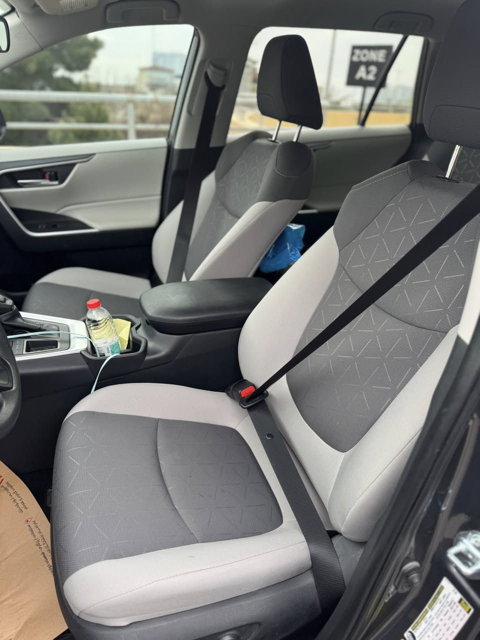 سلام عليكم للبيع فقط رافور ٢٠٢٥ وارد امريكي استراد خاص مم امريكا بانزين محرك ٢٥٠٠ موصفات xle  معروفه بصمه وشغال وردار امامي جاني وتحديد مسار وباقي موصفات ماشي ٢ ميل فقط بدون ايرباك فقط بين حاف الجاملغ وباب صبغ  داخل ابيض سياره كلش جديده  بجم خلف كبس كلها بدون رقم يترقم شمالي فقط سعر ٢٤٥ مجال بسيط جدا  رقم شاصي                            2T3W1RFV2SC324081الصور مكان ديالى / خانقين ***********
