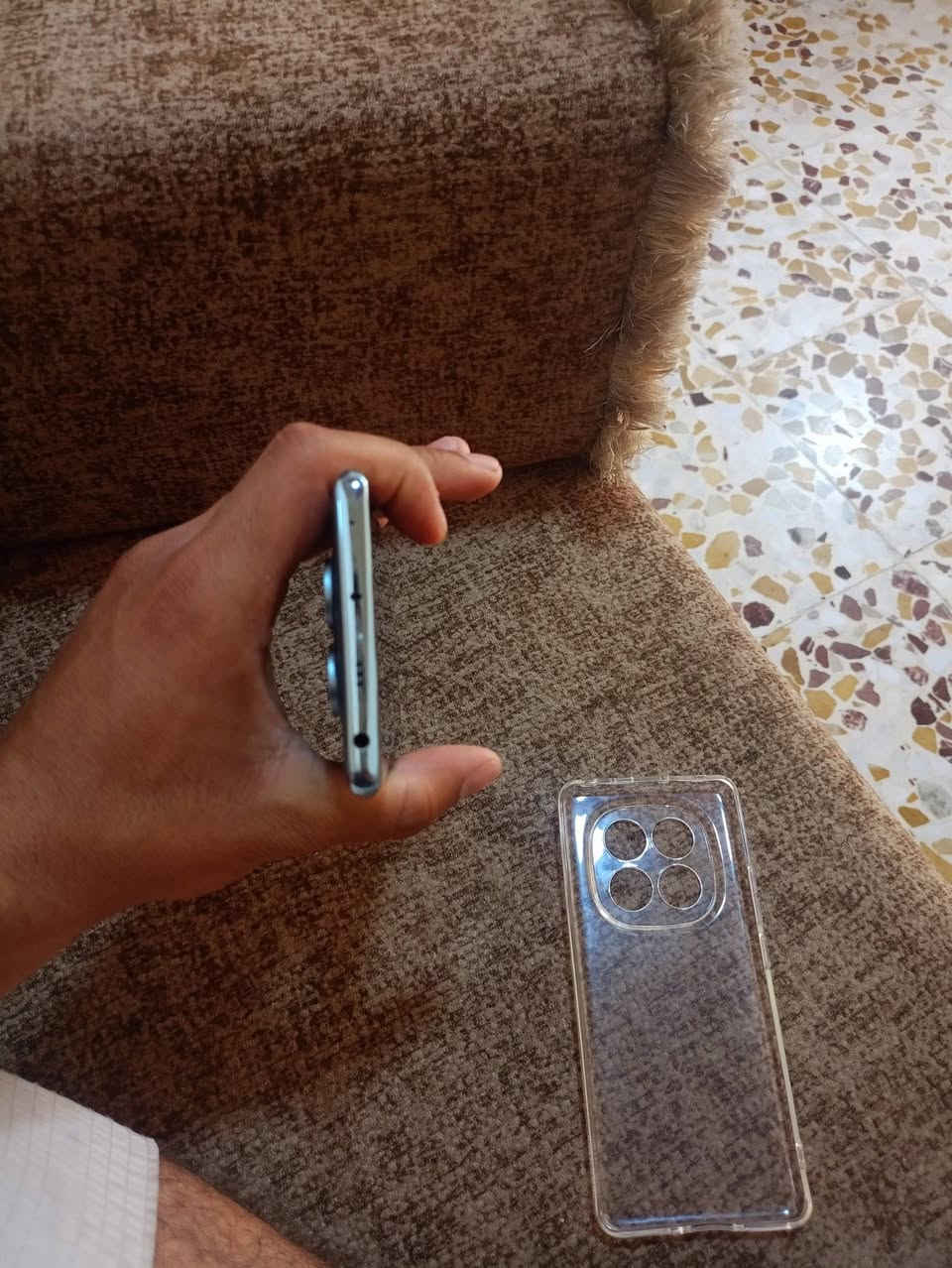 🔥 للبيع Redmi Note 14 Pro 4G 🔥
📱 جهاز أنيق وقوي جداً
✨ الحالة: ممتازة جداً
🔋 البطارية ممتازة والأداء سلس
🎮 مناسب للألعاب والاستخدام اليومي

📌 المواصفات: • شاشة AMOLED حجم 6.67 إنچ
• تردد 120Hz سرعة ونعومة عالية
• كامرة 200MP تصوير خرافي 📸
• بطارية 5500mAh تدوم طويل
• شحن سريع 45W ⚡
• سماعات ستيريو صوت قوي 🎧
• بصمة داخل الشاشة
• ذاكرة 512GB مساحة كبيرة جداً

📦 الجهاز نظيف وخالي من المشاكل
💰 السعر: 315 ألف قابل للتفاوض البسيط
📍 الموقع: الموصل

للمهتم مراسلة خاص 📩


**إذا كنت صاحب هذا الإعلان وتريد حذفه لأي سبب، رجاءا أرسل رسالة إلى الدعم الفني**
