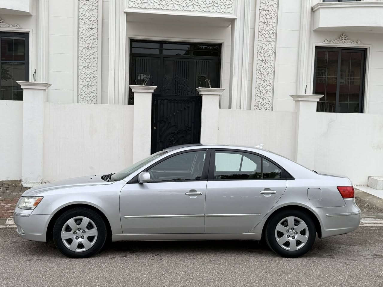 سيارة سوناتا وارد امريكي 2010 
شرط كير محرك صدر امامي خلفي جاهزها اربعه تايرات جددت سنويه وارقام جديده تحويل مباشر. جاملغ بونيد امبدل بدون دواخل وقطعتين كلير امريكا سعر 119 
***********
