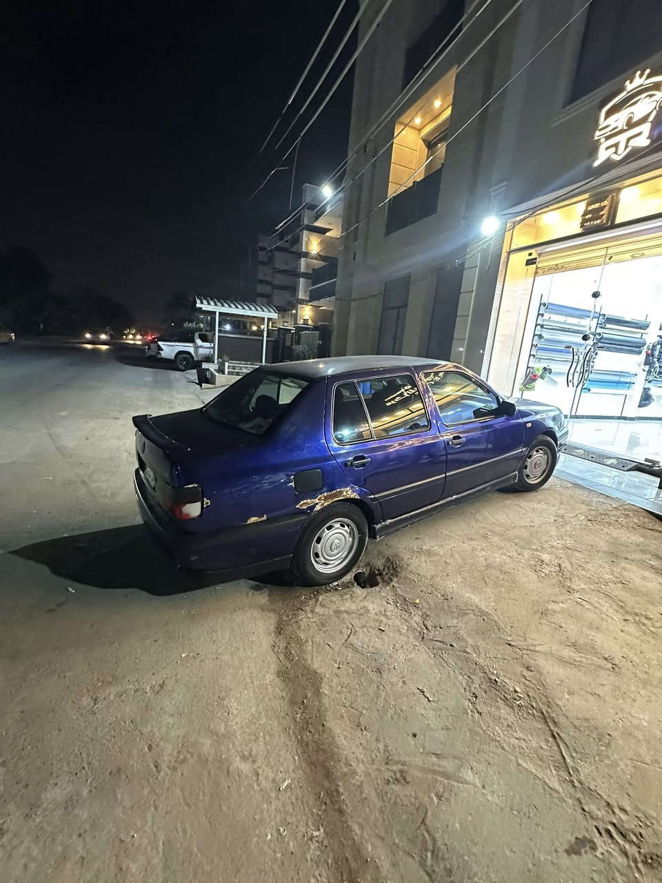 كولف فنتو 
موديل ١٩٩٤
صدر امامي خلفي جديد 
تبريد تدفئة شغال 
محرك كير جدد كير عادي 
كهربائيات شغالة كلهة جديدة 
بيهة طخة بل جاملغ الخلفي مبينة بل صور 
رقم بغداد شرط التحويل 
مكاني بغداد البياع 
السعر ٣٩بيهة مجال بسيط كلش 
***********
