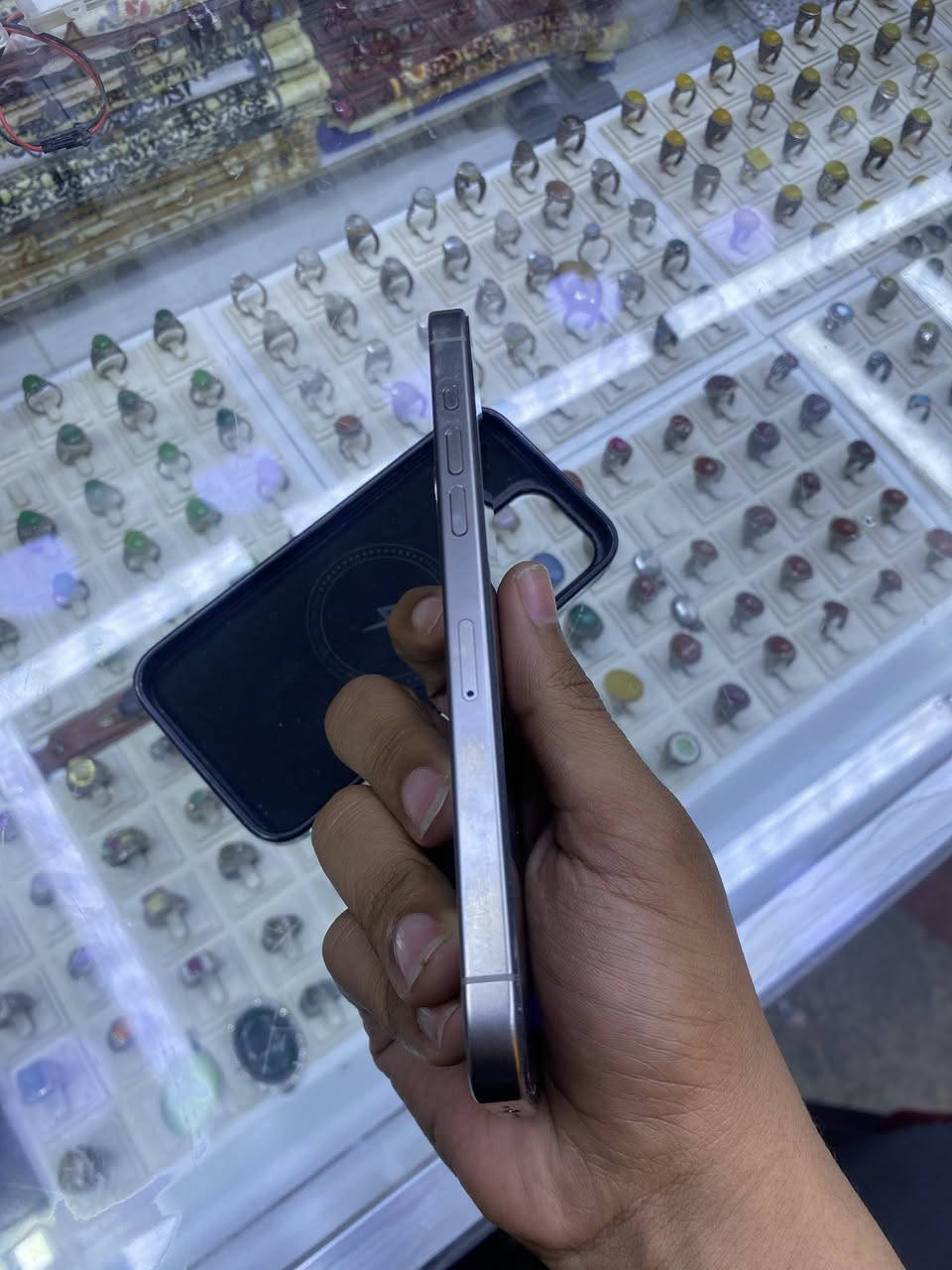 ايفون 15 برو ماكس ذاكرة 256 بطارية 87 نموذج AA سعره مليون و 100 بي مجال للطيبين رقمي ***********
