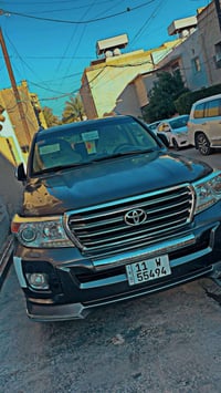 اخوان لاندكروز 2014 السياره مكفوله وجديده كلش ومابيه نقص برغي كير محمر...