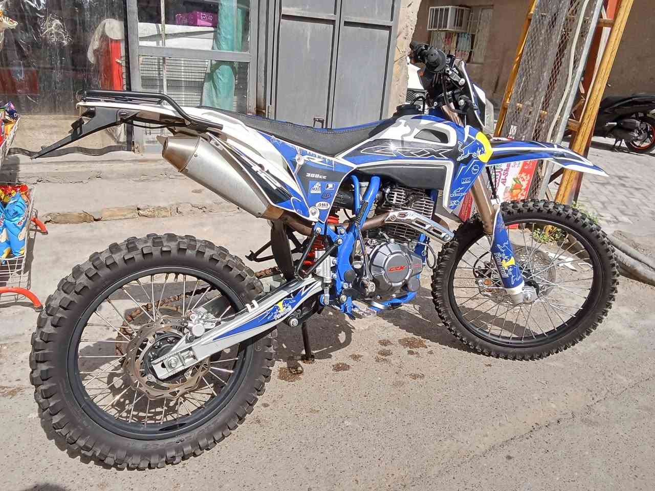 السلام عليكم قفاز للبيع موديل 2025
نوع CRX حجم المحرك 300 دراجة جديده مكاني بغداد مدينه الصدر السعر 1450 شراي يتصل ***********
