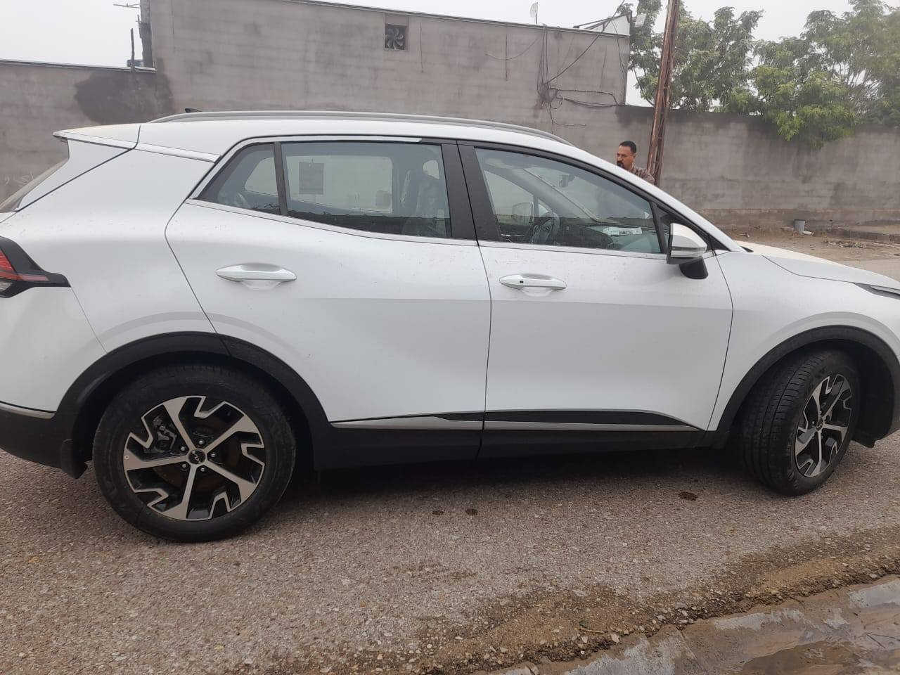 السلام عليكم للبيع كيه سبورتج موديل 2024 سياره ماشيه ١٧٠٠٠ كفاله عامه  رقم  سليمانية السعر 230 وبيها مجال مكان السياره ديالى المقدادية للاستفسار ***********
