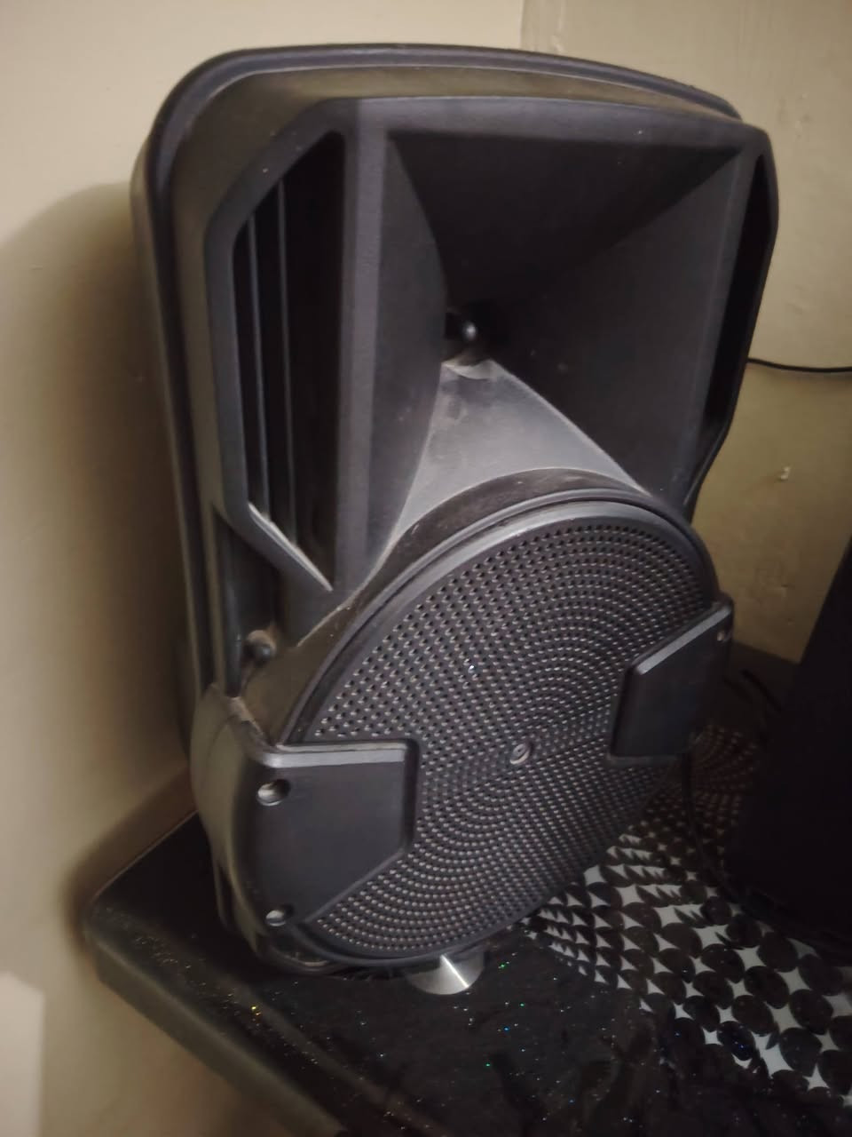 من رخصه الادمن
سلام عليكم
حبايب سماعه  بهاذا الشكل كلش جديده
صوت قوي كلش قيم وخذ انوه كلش جديده
وتشحن  Tipsy تايبسي
*********** موجود
