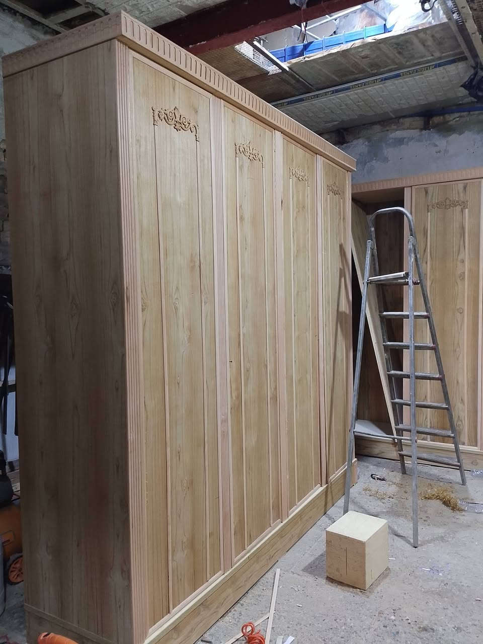 كناتير جمله ومفرق شغل تسكام درجه اولى
عنوان البصره القديمه قرب شارع بشار رقم الهاتف 
***********
