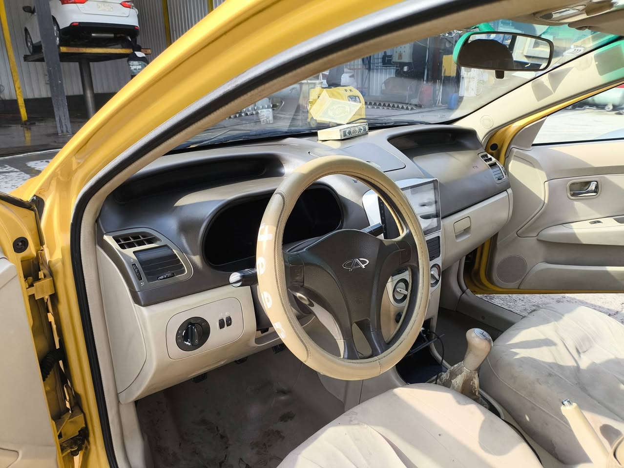 سلام عليكم ورحمه الله وبركاته سيارة شيري فلاوين موديل 2013 ماشية 160الف سيارة بلاد لا خياس ولا تبديل محرك جديد تبريد شغال صدر امامي خلفي جديد تخم تاير جديد كهربات كلهة شغالة مكان بغداد سعر 48 وبيهة مجال ***********
