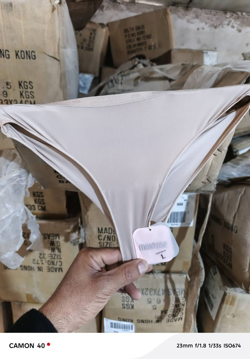 ملابس داخليه حمالات وشورتات القطعه بربع شرط كلهن بيعه وحده وكله يطالي وفيتنام انوع القياسات القطعه بربع تواصل واتس ‏‪***********‬‏
