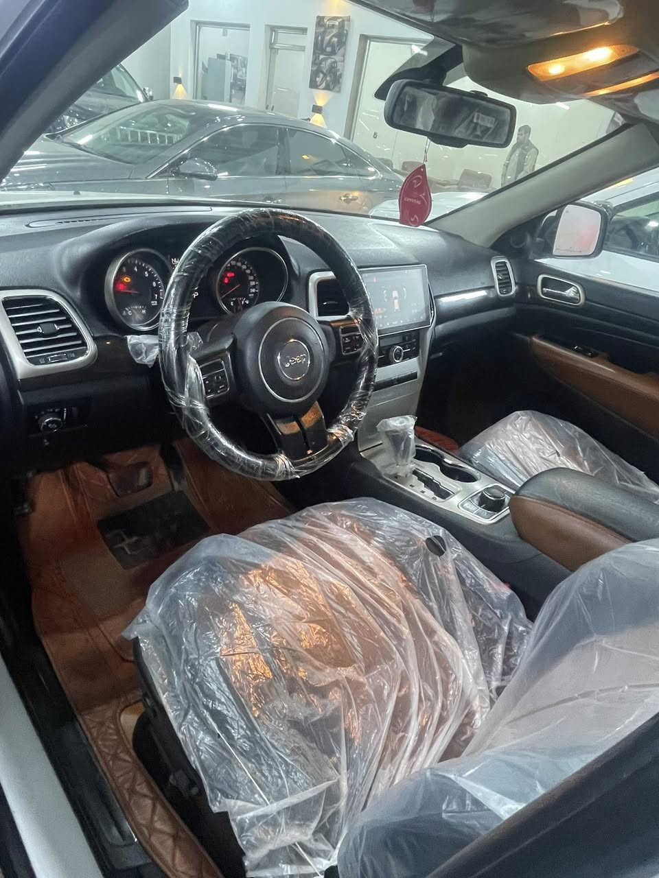 السلام عليكم جيب لاريد موديل 13 خليجيه فول مواصفات السعر 190 للاستفسار ***********بيع او مراوس حسب القناعه
