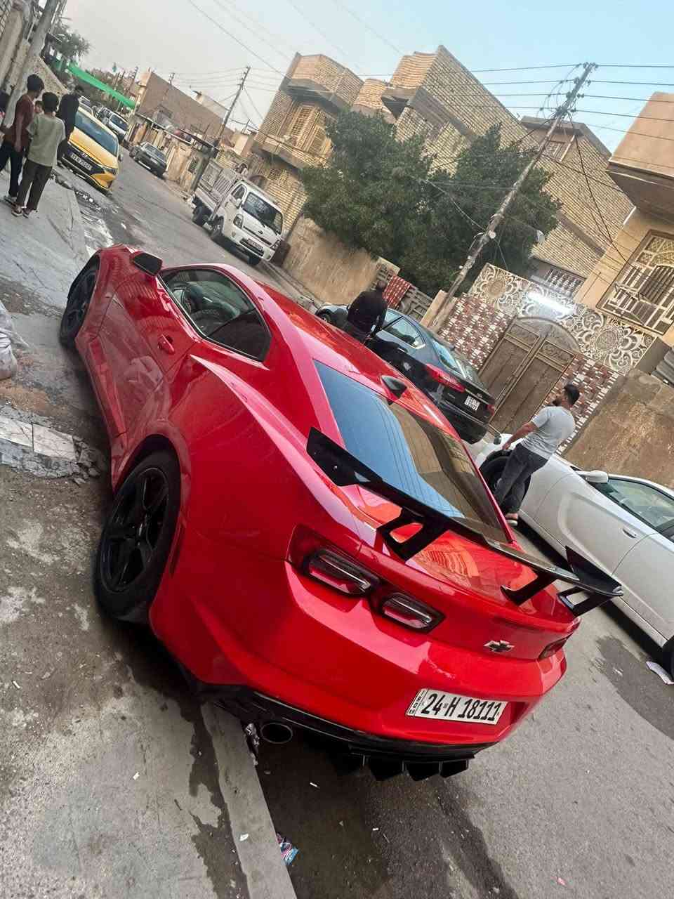 شوفر كمارو   
موديل , 2020
محرك ٦ سلندر ٣٦٠٠ نظيف جدا  
شاشه كبيره   ماشية ٦٣ 
كاميرا خلفيه 
سستم صوت 
كشنات كهرباء  
كير اوتو نظيف  
بجم زنون 
لايتات عدسه 

عليها إضافات :
بجم اس اس 
لايتات حاجب 
عدسات
دفيوزر زت ون 
بك لايت مميز جدا ليد 
صورة حادث بال منشور   بدون ضربه وبدون دواخل 

السياره حلوه  بالحقيقه احلى من الصور ترايها كلش حلو

رقمً  إنكليزي سنويه جديده وهزه جديده   .
مكاني بغداد 

السعر  ((118 ورقه ))   .

***********
